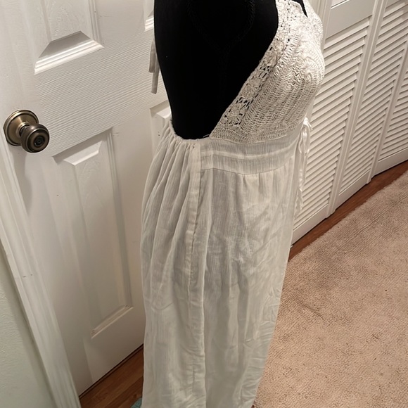 Venus white eyelet crocheted halter dress - Picture 4 of 6